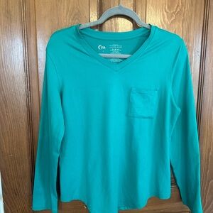 ZYIA Kelly Green Pocket Go To V-Neck Long Sleeve T with Pocket